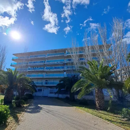 Village Park 아파트 살루